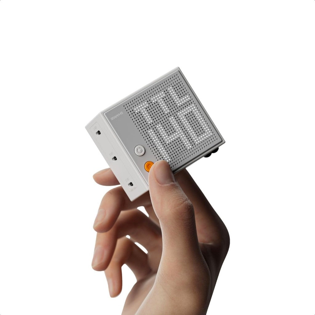 SHARGE Pixel 140 GaN III Charger PD3.1 Fast Charging triple USB-C Port Matrix Display